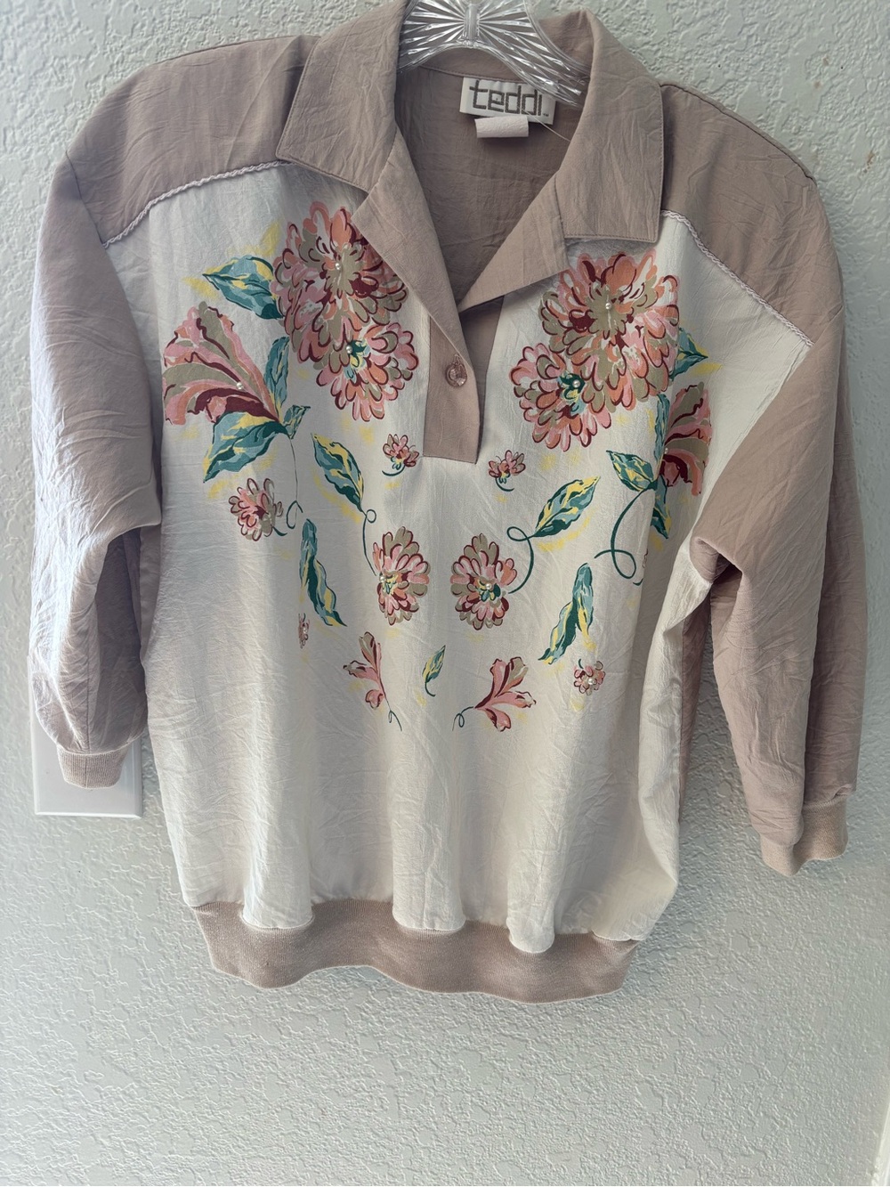 Teddi Lightweight Top in Taupe with Cream Trim size XL